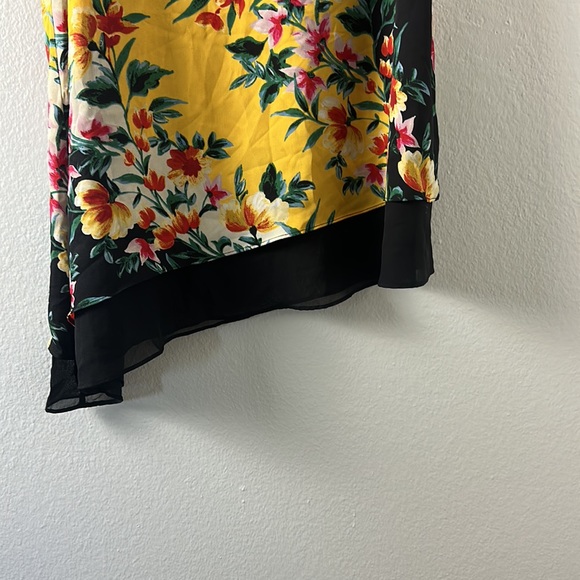 Zac & Rachel Asymmetrical Floral Sleeveless Top - Picture 3 of 7